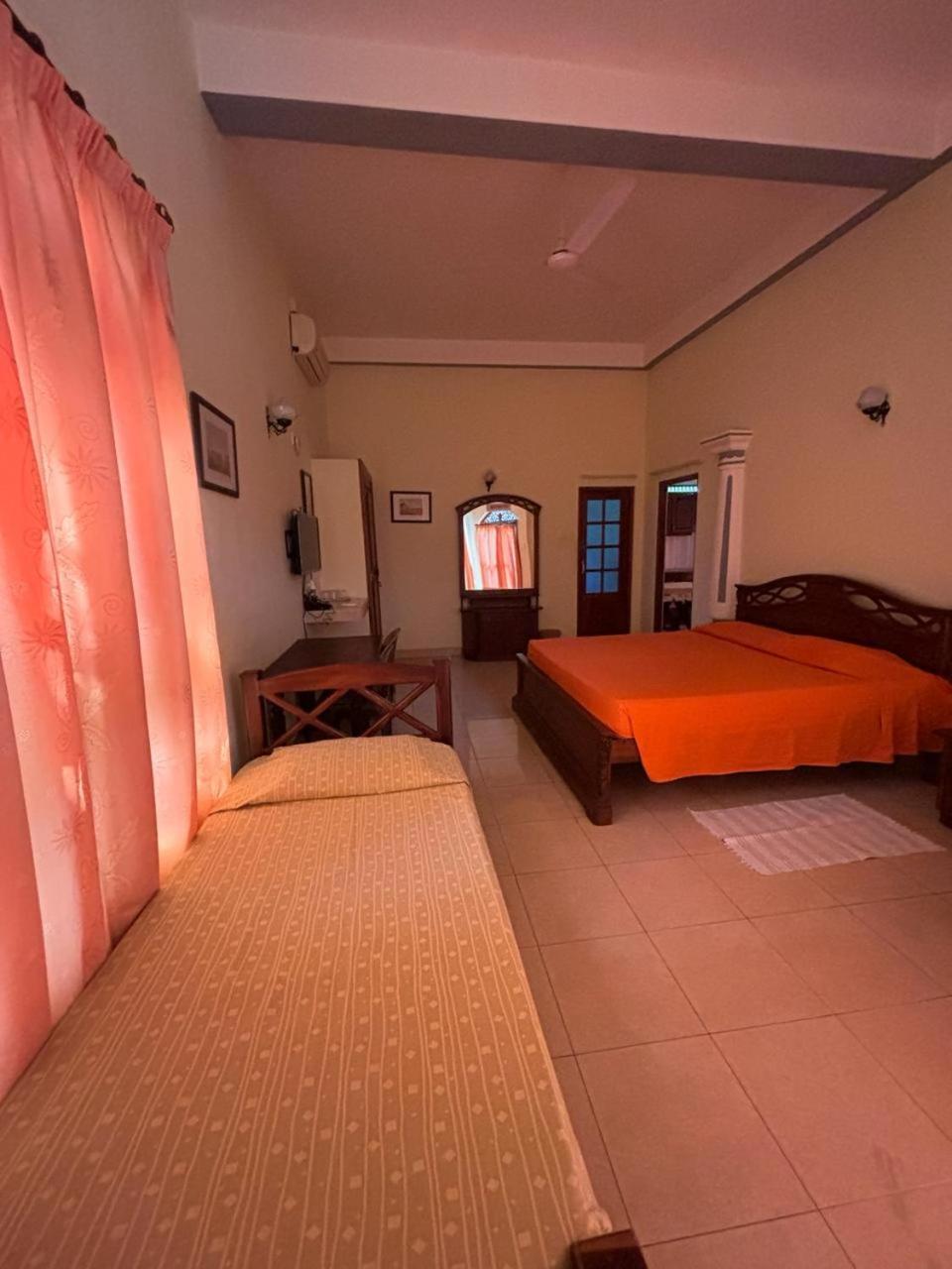Village Inn Resort Негомбо Стая снимка